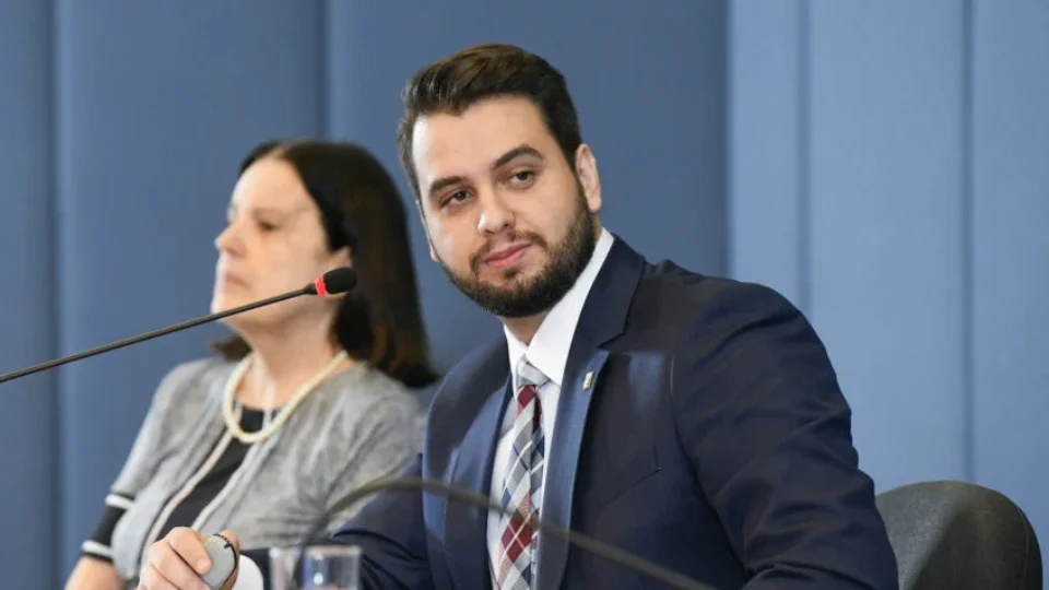 Moraes autoriza que Filipe Martins assista a julgamento no STF