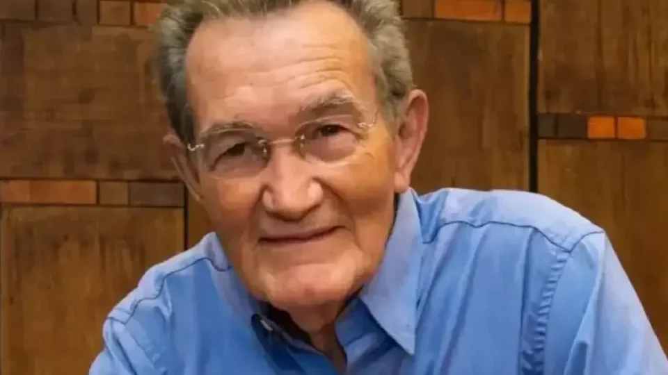 Morre aos 92 anos Léo Batista, uma das vozes de referência do esporte na TV