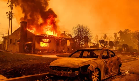 Incêndios fora de controle devastam comunidades no entorno de Los Angeles