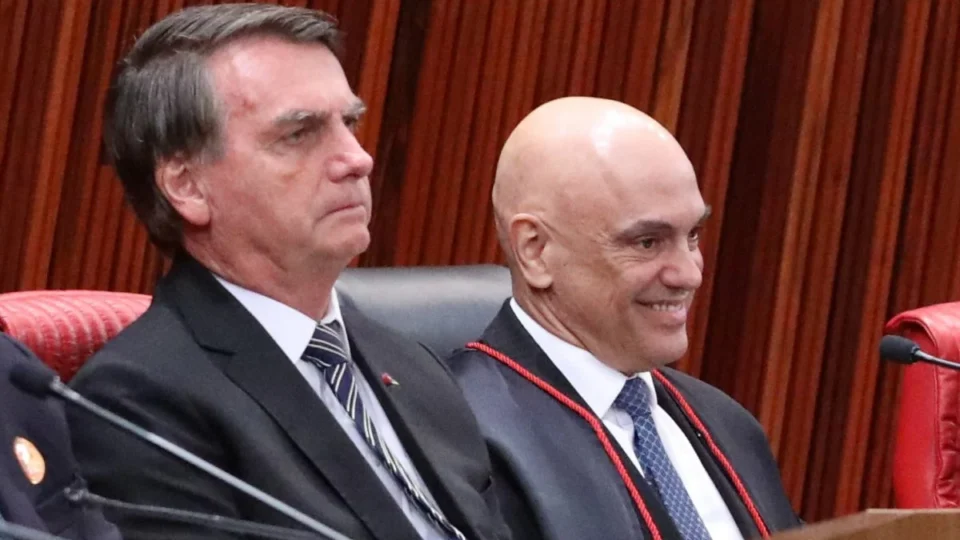 Bolsonaro desiste de ir à Câmara após Moraes ameaçar prisão
