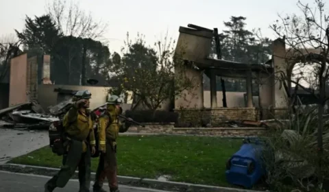 Incêndio em Los Angeles: moradores reclamam que bombeiros estão ‘salvando os ricos’