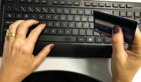 Compras em sites internacionais caem 11% em 2024, mas arrecadação cresce 40,7%