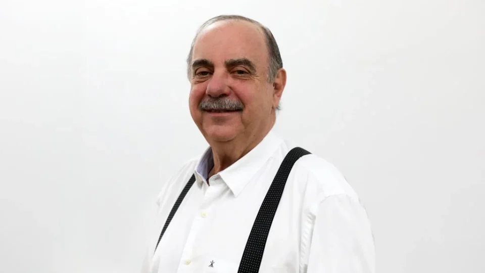 Internado, prefeito de Belo Horizonte se afasta por 15 dias e vice assume