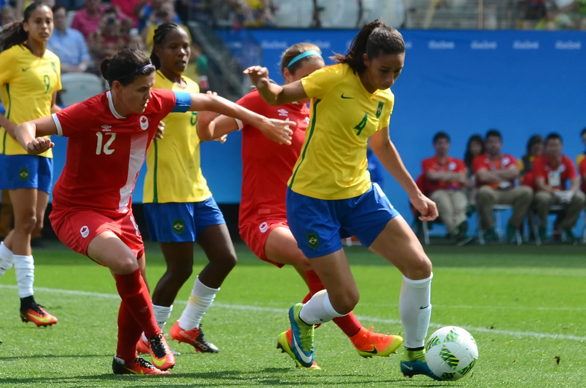 Segundo o Datafolha, em agosto de 2023, 38% dos homens e 6% das mulheres no Brasil praticavam futebol. Imagem: Divulgação. 