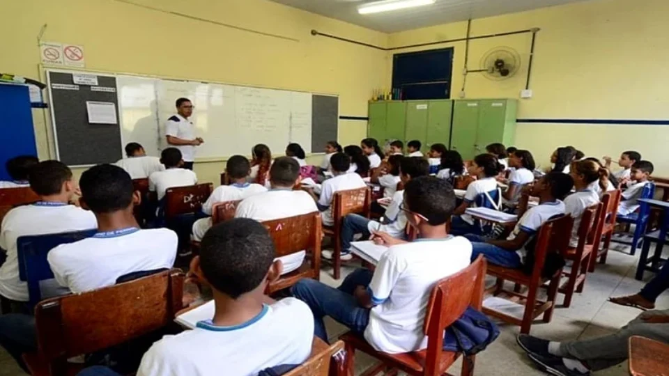 Valorização dos professores sem aumento real de salário, é isso mesmo?