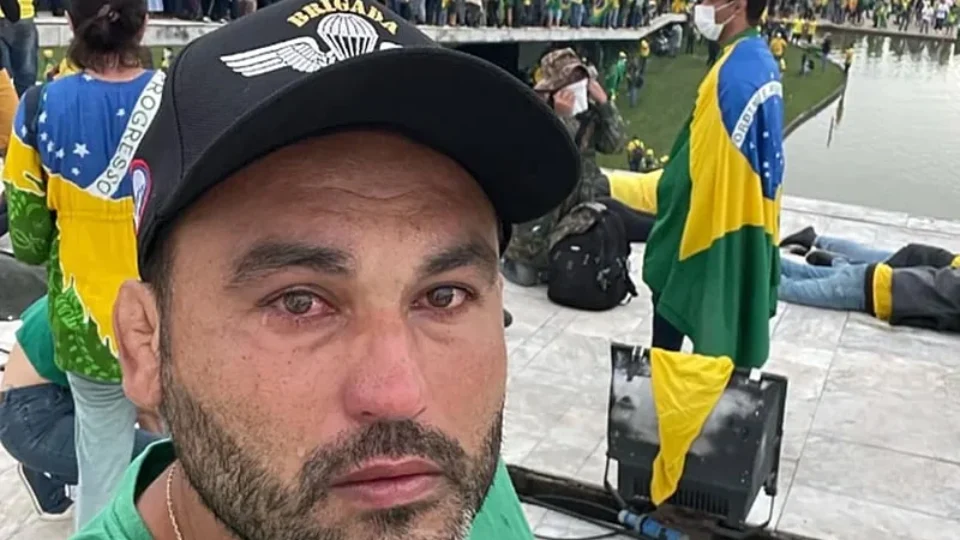 Em mensagens, Léo Índio disse que se sentia ‘abandonado’ pelo clã Bolsonaro