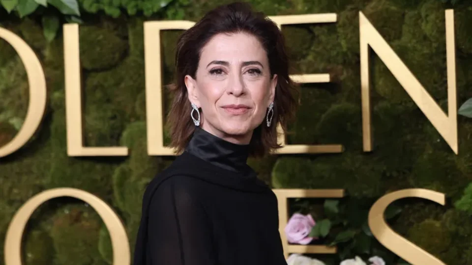 Fernanda Torres deixa Los Angeles devido a incêndios; fogo está ‘fora de controle’