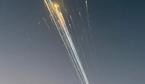 Em novo fracasso do bilionário Musk, foguete da SpaceX explode em 7ª tentativa de voo