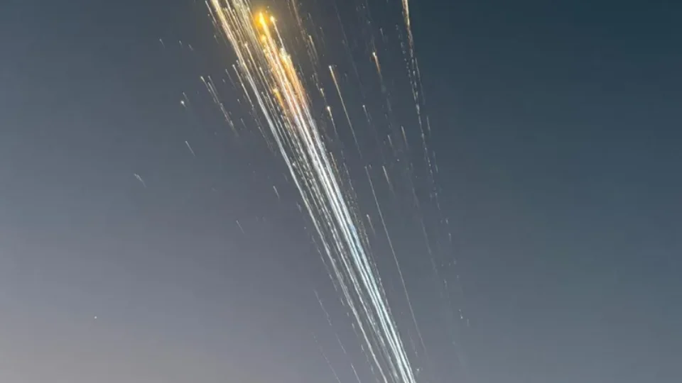 Em novo fracasso do bilionário Musk, foguete da SpaceX explode em 7ª tentativa de voo