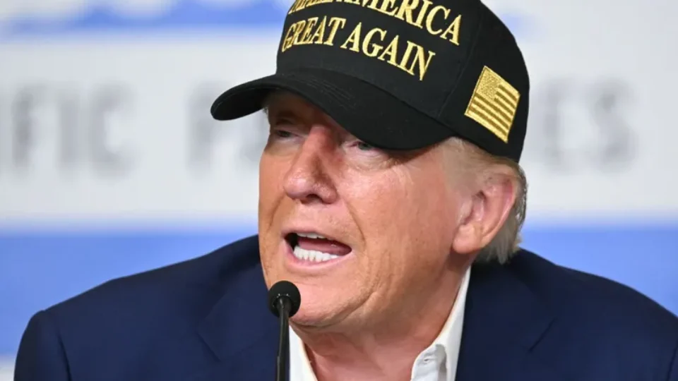 EUA suspendem emissão de passaportes com gênero ‘X’ após decreto de Trump
