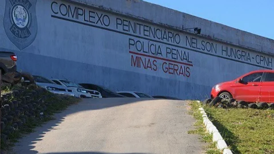 Vídeos mostram presos em presídio de MG sendo torturados por policiais penais