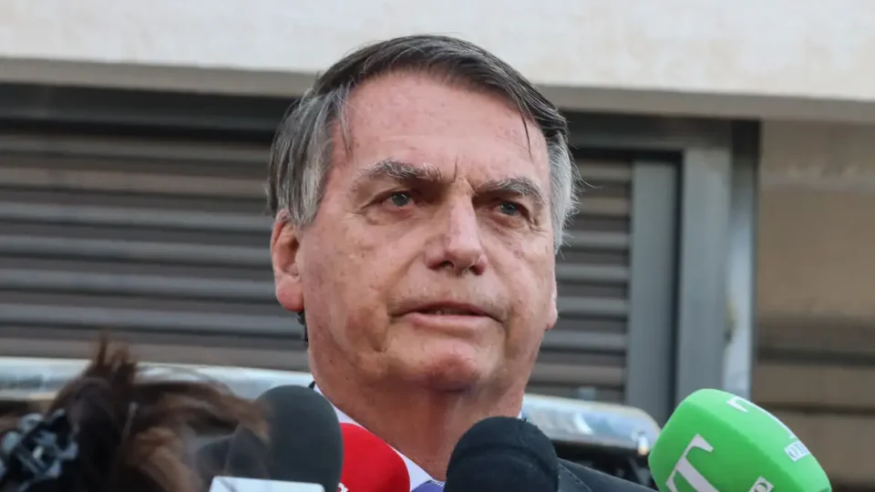 Bolsonaro diz acordar ‘todo dia com a sensação da PF na porta’