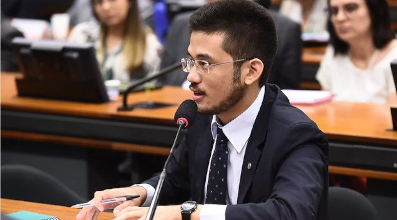 Célia Xakriabá e Kim Kataguiri brigam e polícia é chamada durante votação de licenciamento ambiental