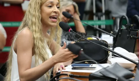 Postagem de Erika Hilton tem 112 milhões de visualizações e deputada sofre ameaça de morte