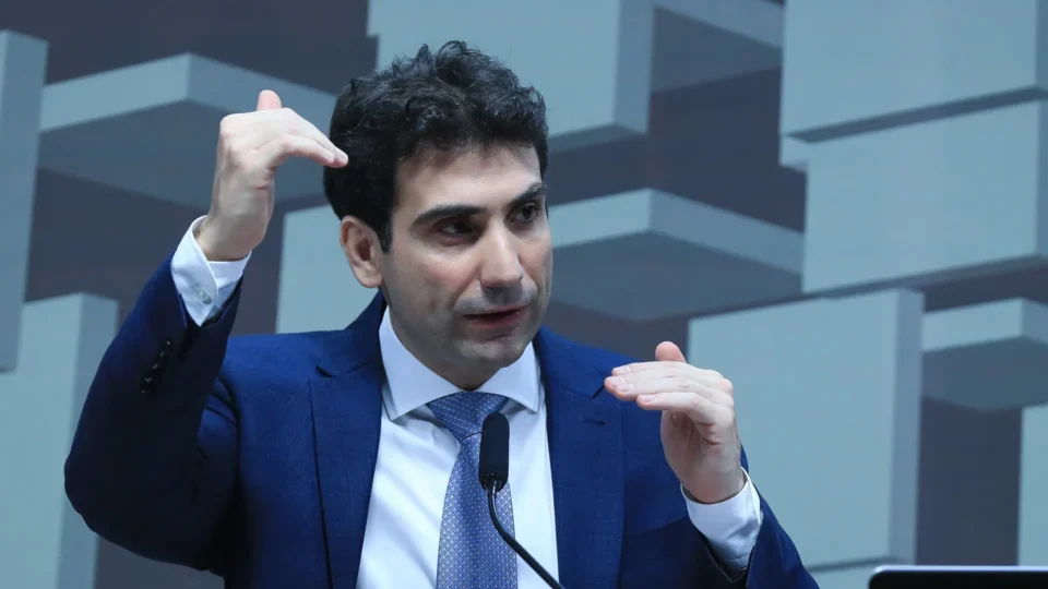 Galípolo: Inflação seguirá ‘desconfortável’ para famílias e empresas e fora da meta