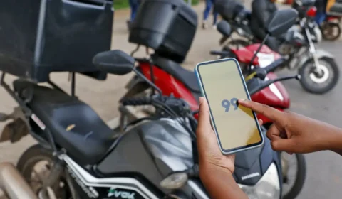 99 e Uber pagam motociclistas para recrutar novos condutores em SP