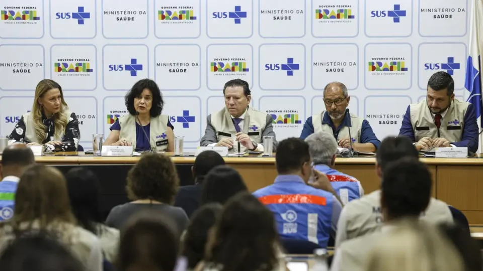 Governo lança ações para se antecipar a período de alta da dengue