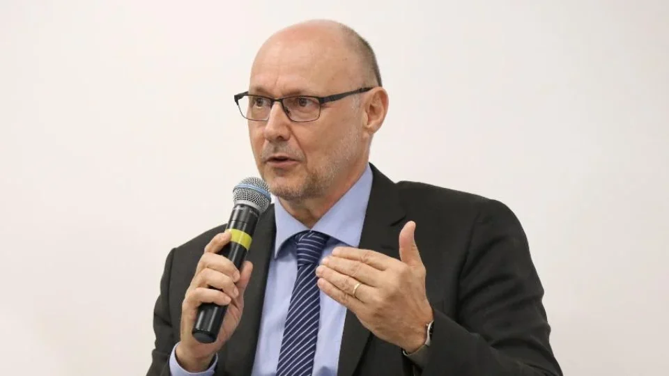 Diretor da Abin de Lula depõe à PF por cinco horas, sob pressão dentro do governo