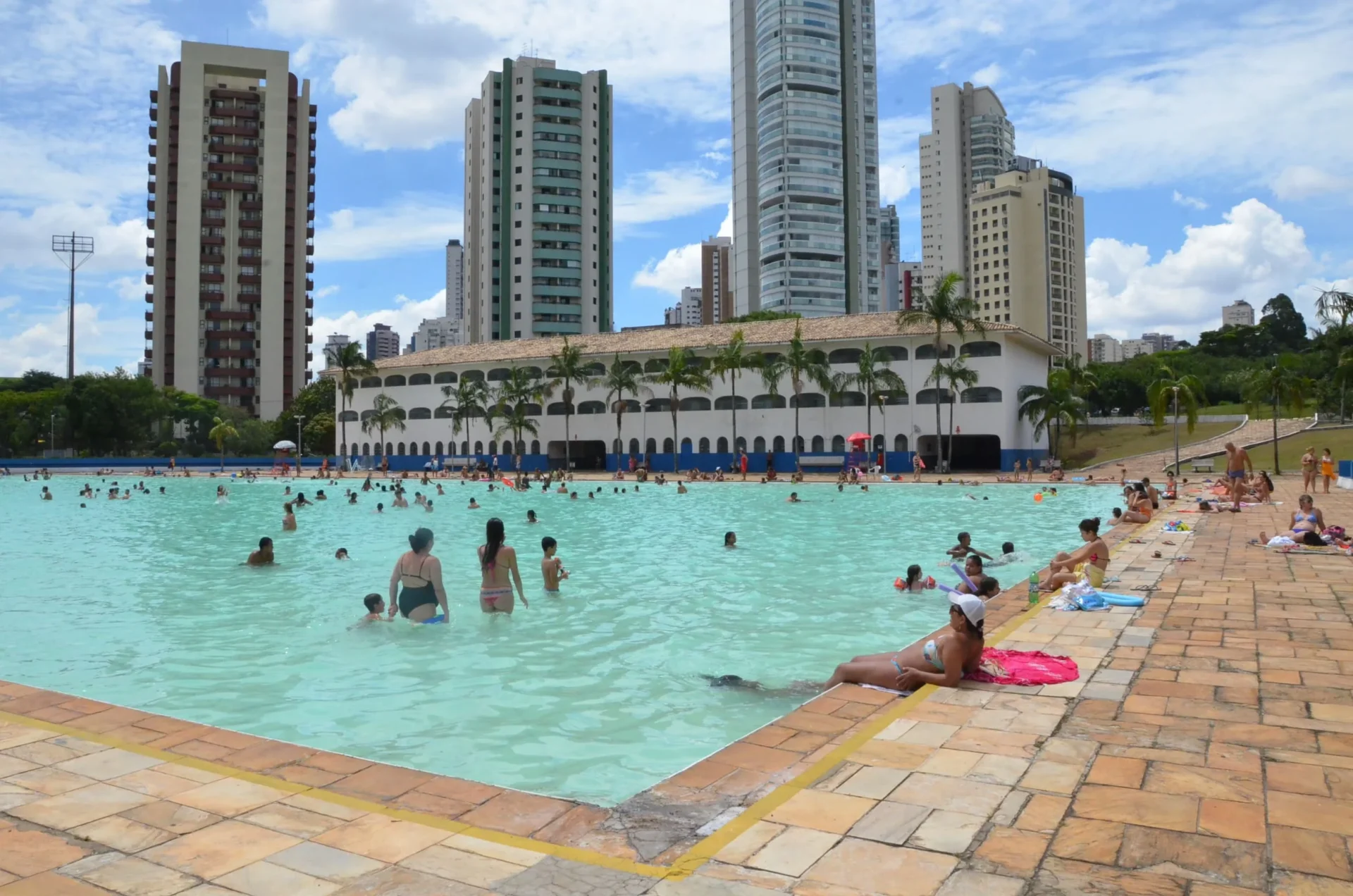A Prefeitura de São Paulo disponibiliza 48 Centros Esportivos Municipais, dos quais 28 contam com piscinas. Imagem: Prefeitura de São Paulo 