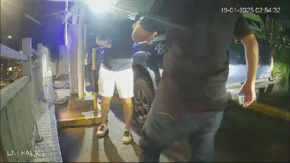 Imagens mostram momento em que policial mata assessor durante discussão no RJ