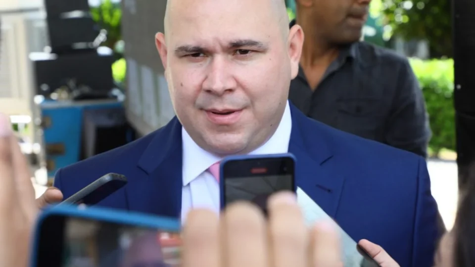 Prefeito bolsonarista quer proibir marmitas para pessoas em situação de rua