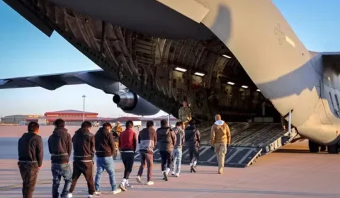 Primeiro voo de deportados da era Trump com destino ao Brasil chega hoje em MG