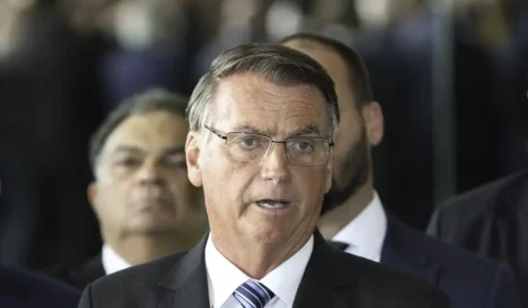 Especialistas definem denúncia da PGR contra Bolsonaro como tardia, mas consistente 