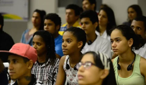 Apenas 33% dos jovens se declaram de esquerda ou direita, aponta pesquisa