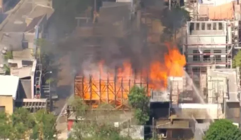 Incêndio atinge cidade cenográfica de nova novela das 19h, nos Estúdios Globo, no RJ