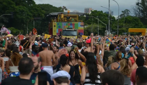 Vai curtir os blocos de rua no Carnaval? Saiba como se manter saudável
