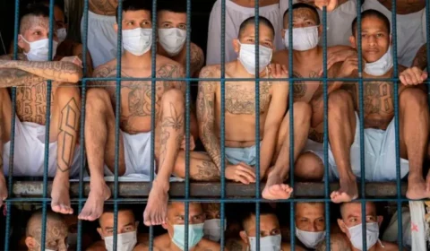 El Salvador oferece aos EUA receber presos americanos em megapresídios
