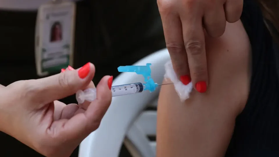 Dia Mundial do Câncer: Vacina do HPV também previne doença em homens