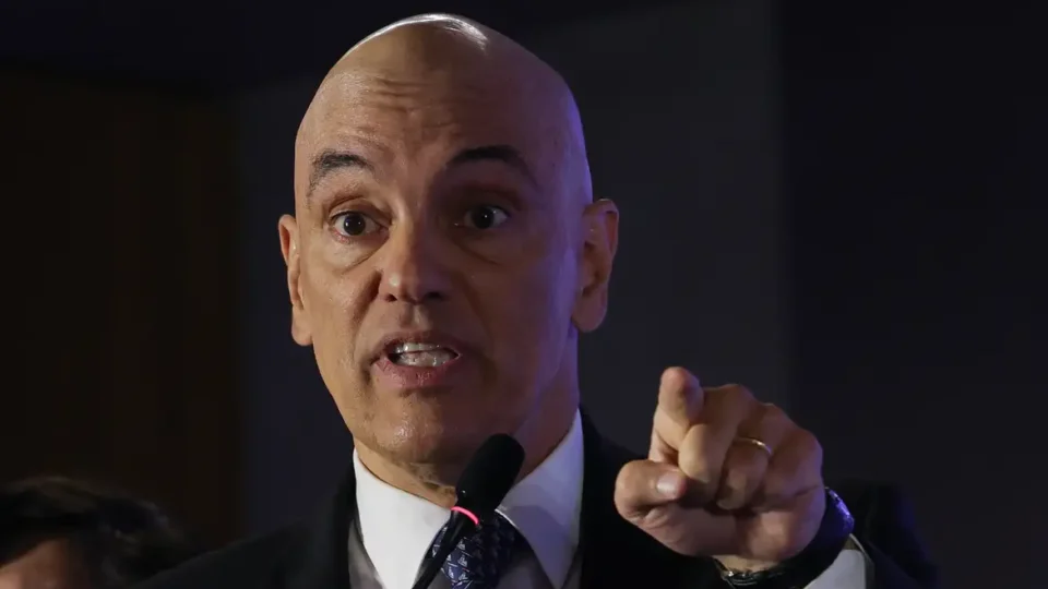 Moraes ordena bloqueio da rede social Rumble no Brasil