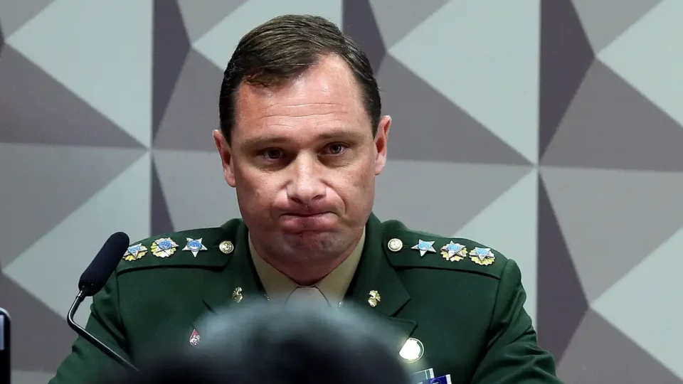 Bolsonaro deu ordem para inserir dados falsos de vacina em sistema