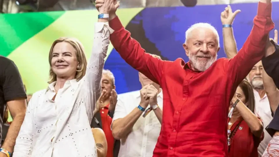 Lula define Gleisi Hoffmann para Secretaria de Relações Institucionais