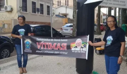 Após protestos contra líder, ex-testemunhas de Jeová querem ir à Justiça contra igreja
