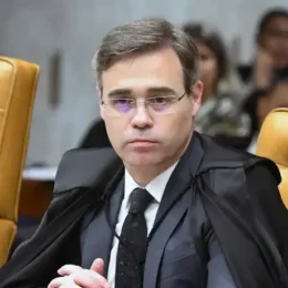 Fachin envia investigação do caso Dark Horse para André Mendonça