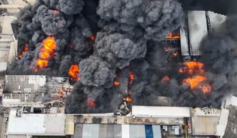 Incêndio em fábrica de óleo no RJ é controlado pelos bombeiros após 28h
