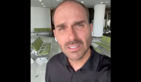 Veja vídeo: Eduardo Bolsonaro reage a intimação da PF e ameaça delegado