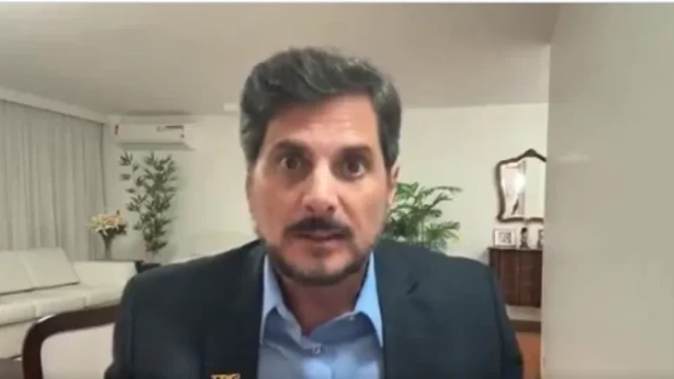 Senador bolsonarista Marcos do Val pede que os EUA invadam Brasil