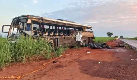 Acidente com ônibus universitário deixa ao menos 12 mortos no interior de SP