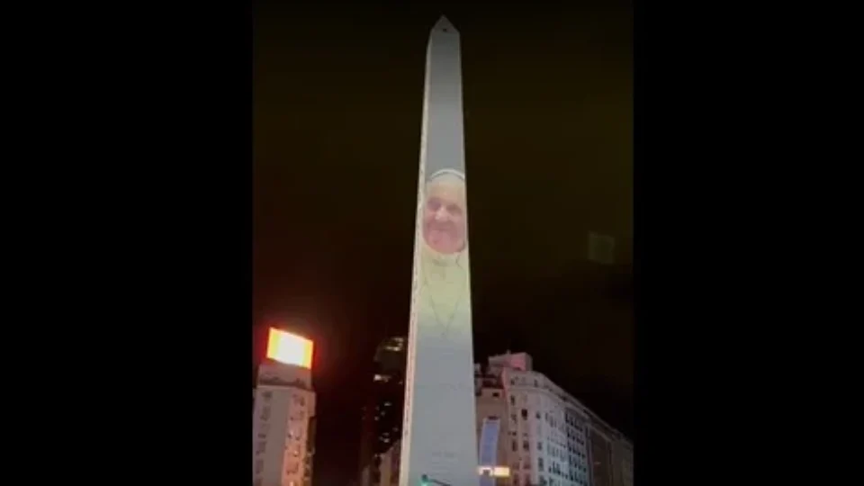 Argentinos rezam por Francisco e falam em calúnias contra papa