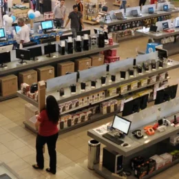 Empresas preveem crescimento menor e até recessão para 2027, com juro alto e inadimplência