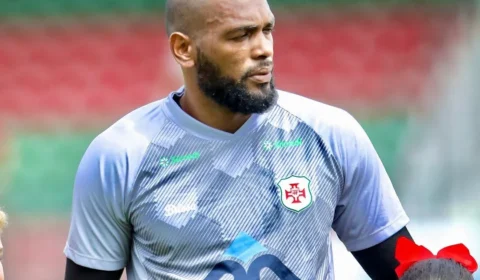 Goleiro da Portuguesa Santista sofre racismo da própria torcida e time abandona o campo