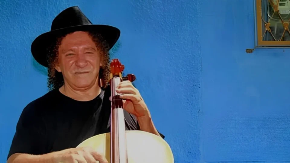 Réquiem para Vital Farias, cantador das sagas brasileiras
