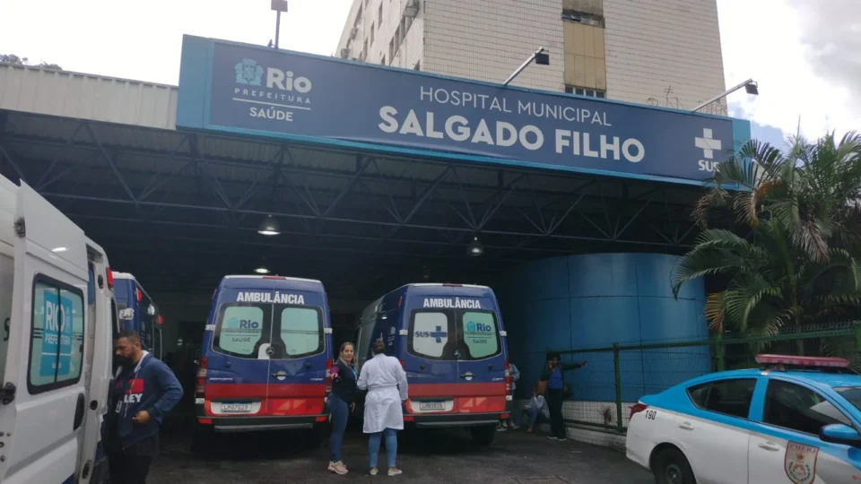 Nove vítimas seguem internadas em estado grave após incêndio em fábrica no RJ