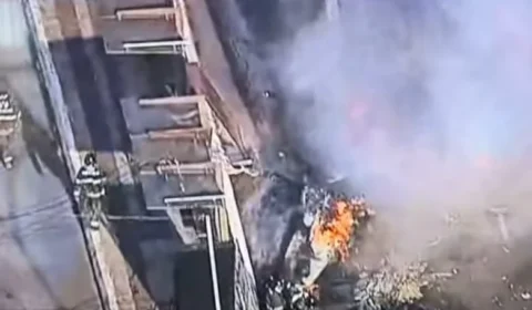 Avião de pequeno porte cai em avenida da Zona Oeste de São Paulo