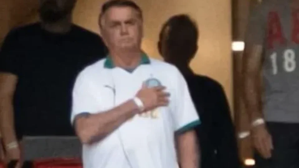 Bolsonaro vai a jogo do Palmeiras e ouve novamente o coro ‘uh, vai ser preso!’