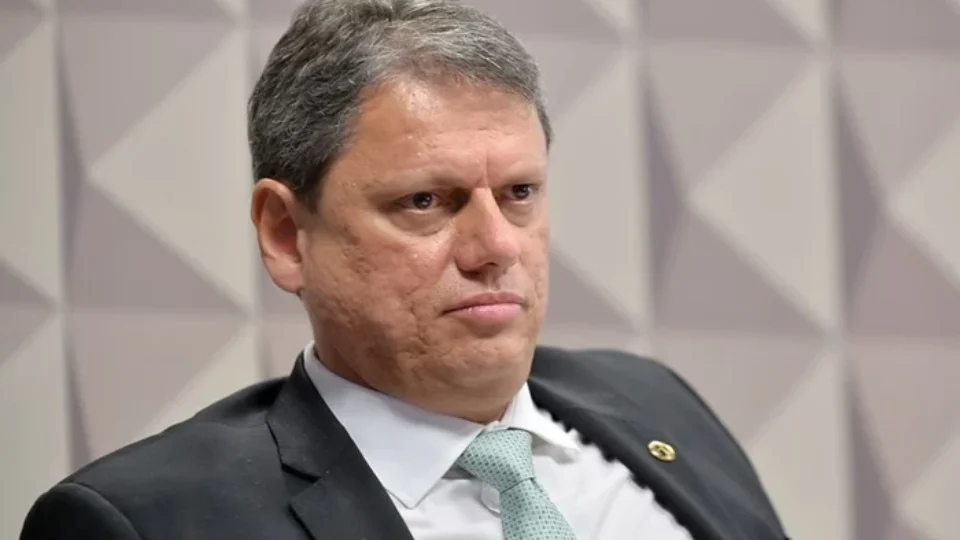 Emendas pagas por Tarcísio alimentam ONGs sem transparência em SP