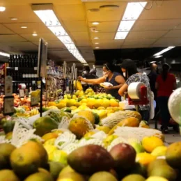 Veja quais alimentos mais subiram e quais mais caíram em maio; batata dispara quase 45%